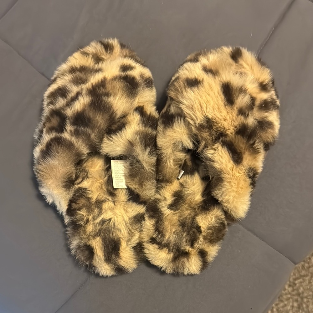 Leopard Print Faux Fur Slippers Size 2/3 Youth